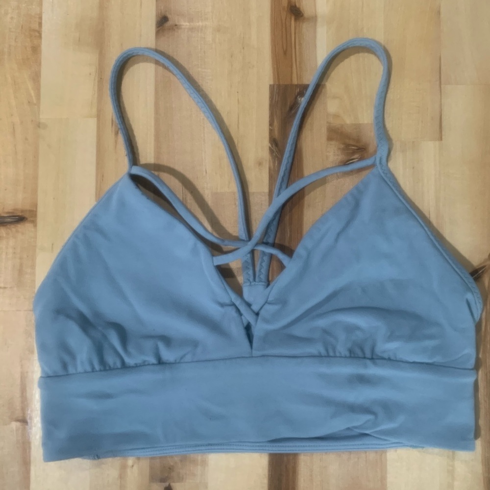 LULU free flow sports bra